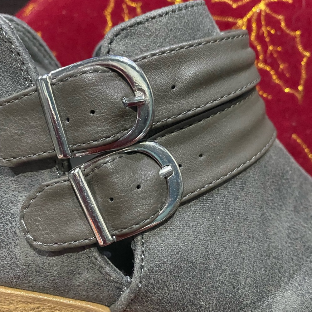 Qupid Gray Bootie size 6 women - Picture 8 of 9